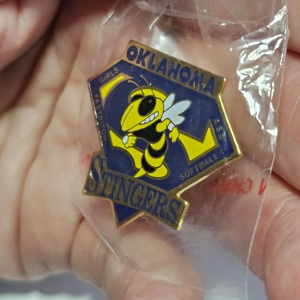 Oklahoma Stingers Fastpitch Softball Enamel Lapel Pin Gold Tone